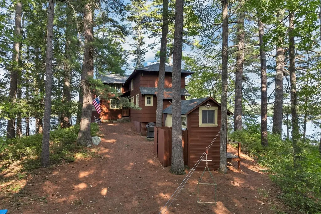 46 Laurel Island Lane Holderness NH 03245