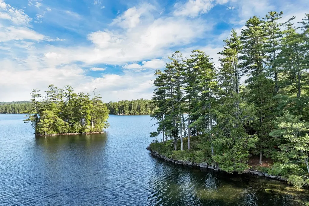 46 Laurel Island Lane Holderness NH 03245