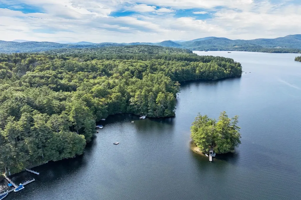 46 Laurel Island Lane Holderness NH 03245