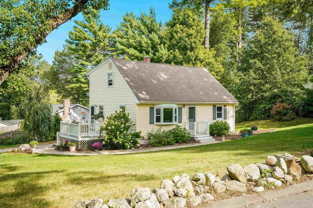 22 Newburgh Road Nashua NH 03062