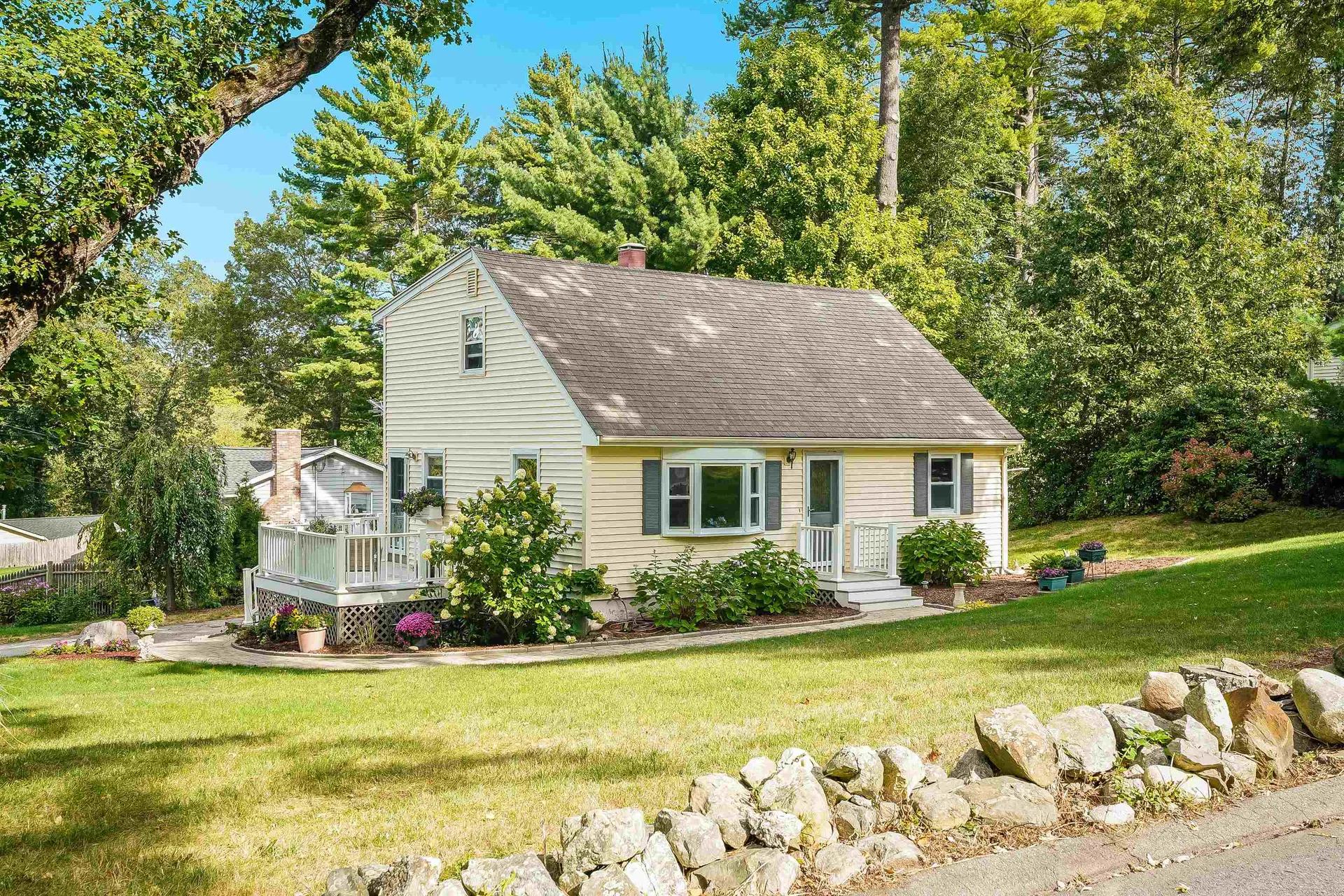 22 Newburgh Road Nashua NH 03062