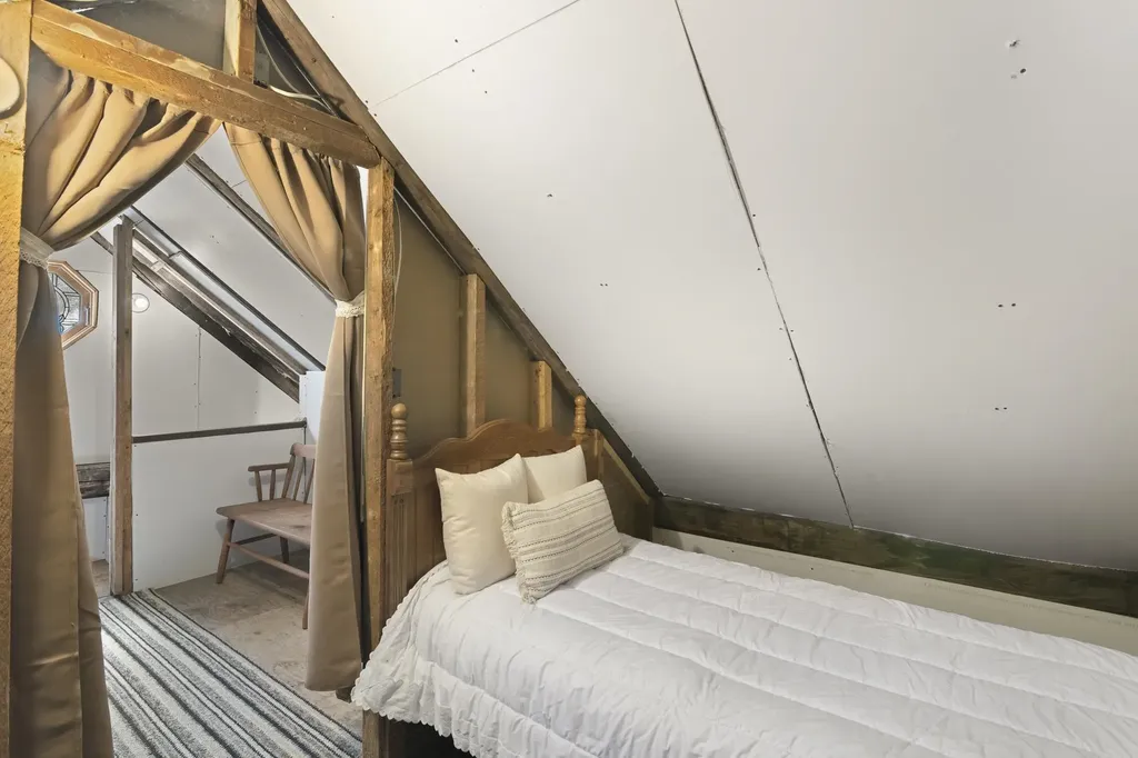 33 West River Street Londonderry VT 05155