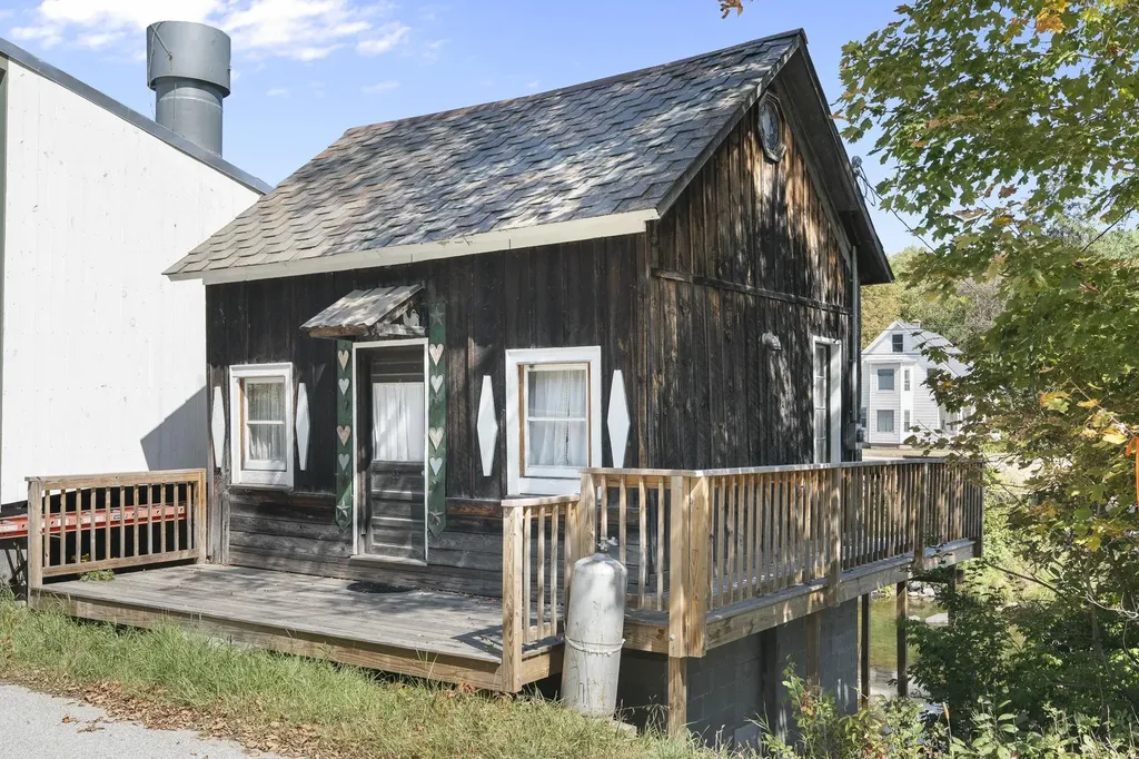 33 West River Street Londonderry VT 05155