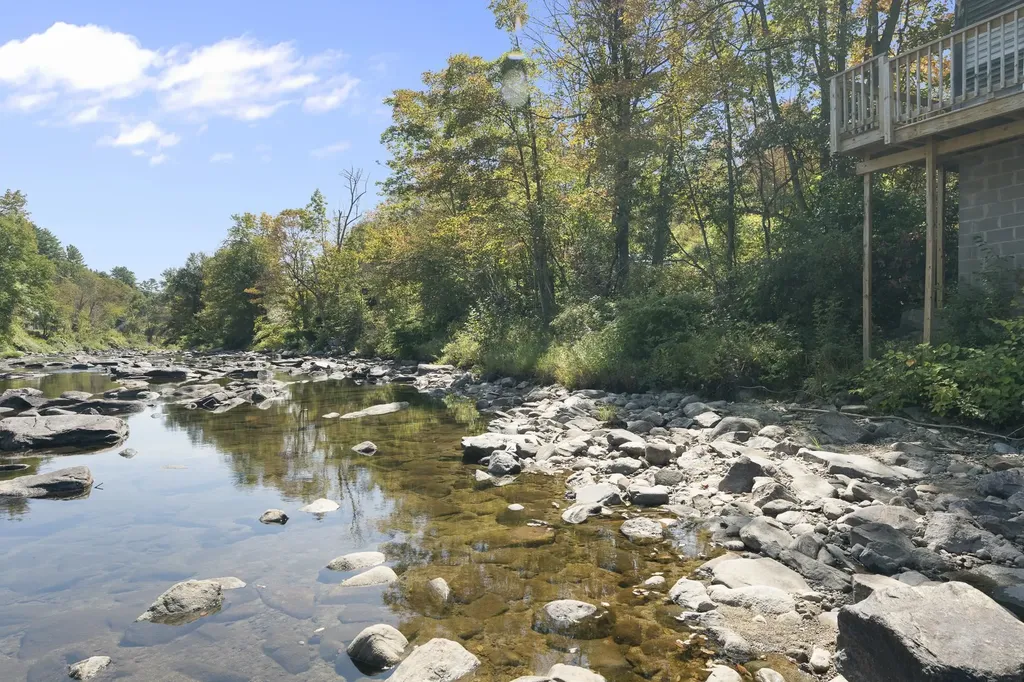 33 West River Street Londonderry VT 05155