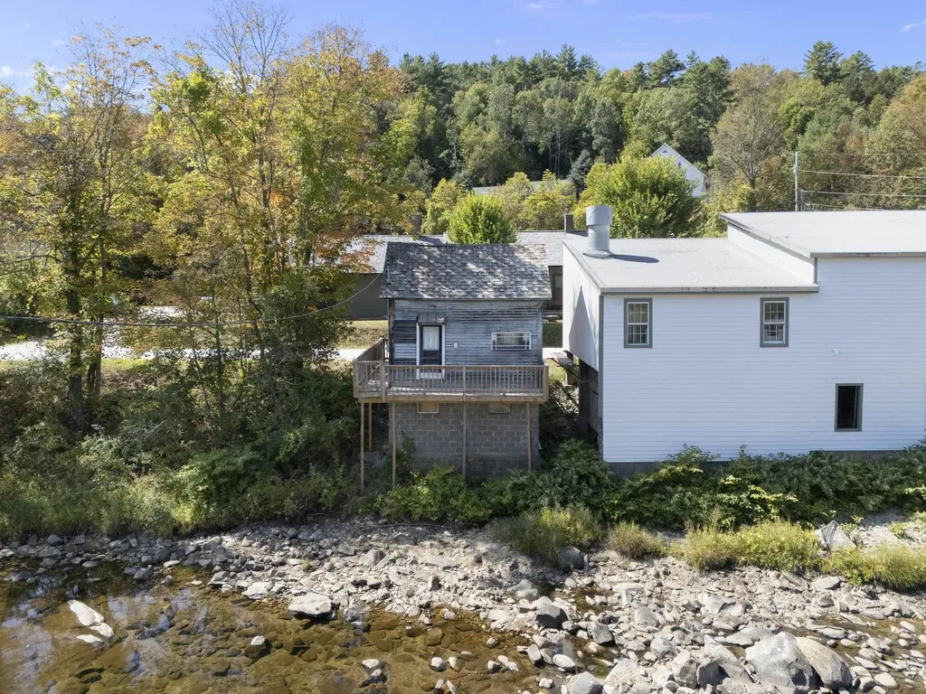 33 West River Street Londonderry VT 05155