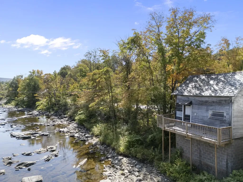 33 West River Street Londonderry VT 05155