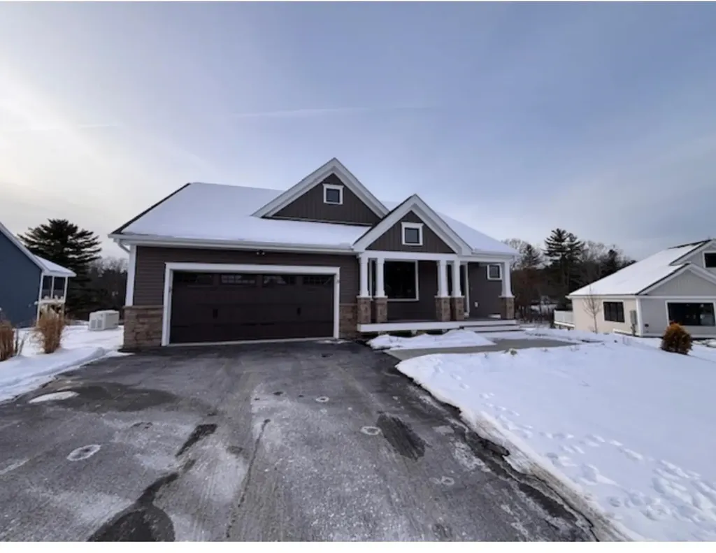 18 Edgewater Way Brentwood NH 03833