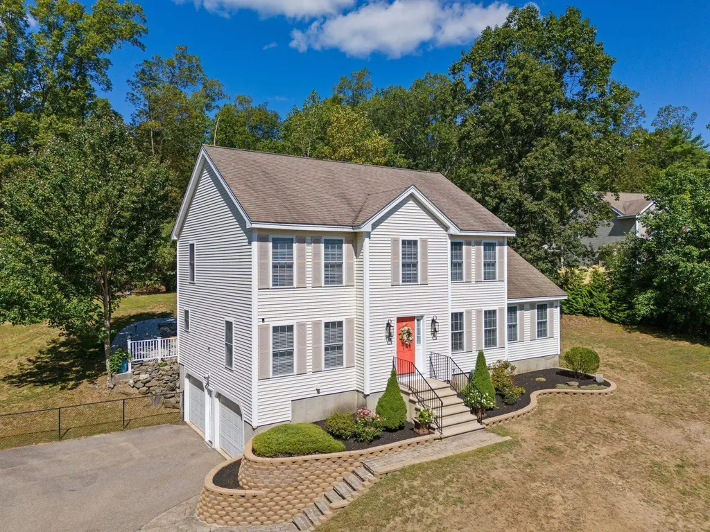 8 Sherman Drive Raymond NH 03077