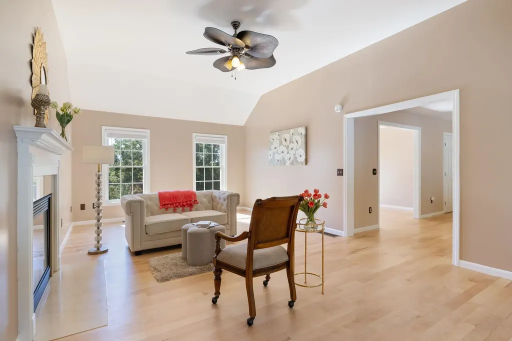 8 Sherman Drive Raymond NH 03077