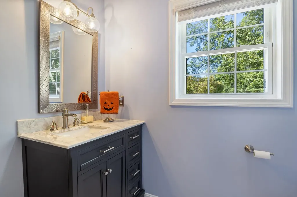 8 Sherman Drive Raymond NH 03077