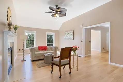 8 Sherman Drive Raymond NH 03077