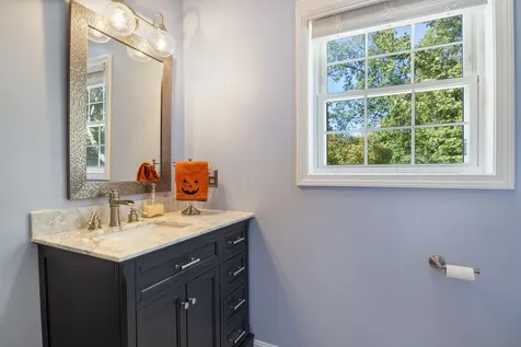 8 Sherman Drive Raymond NH 03077