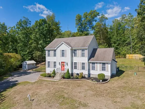 8 Sherman Drive Raymond NH 03077