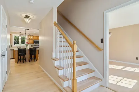 8 Sherman Drive Raymond NH 03077