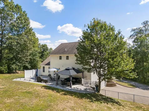 8 Sherman Drive Raymond NH 03077