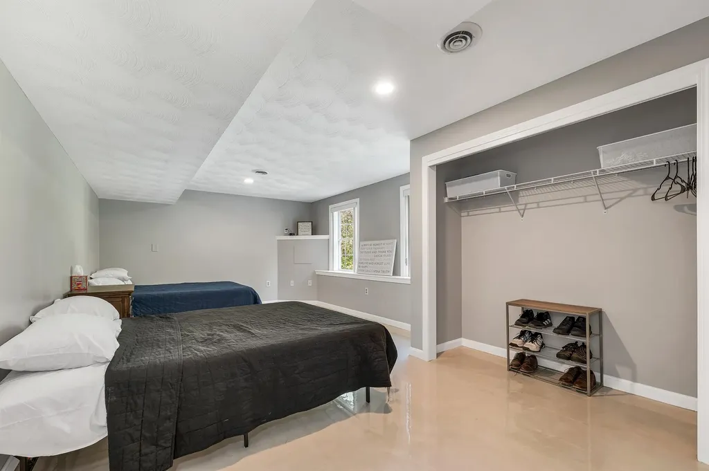 9 Cambridge Drive Merrimack NH 03054