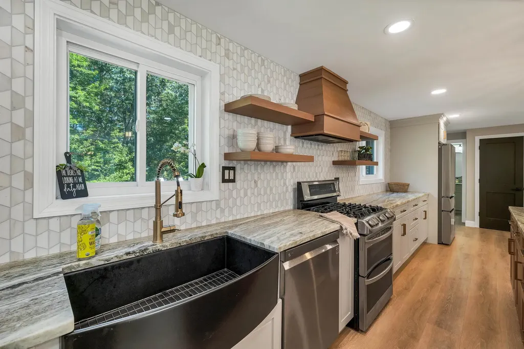 9 Cambridge Drive Merrimack NH 03054