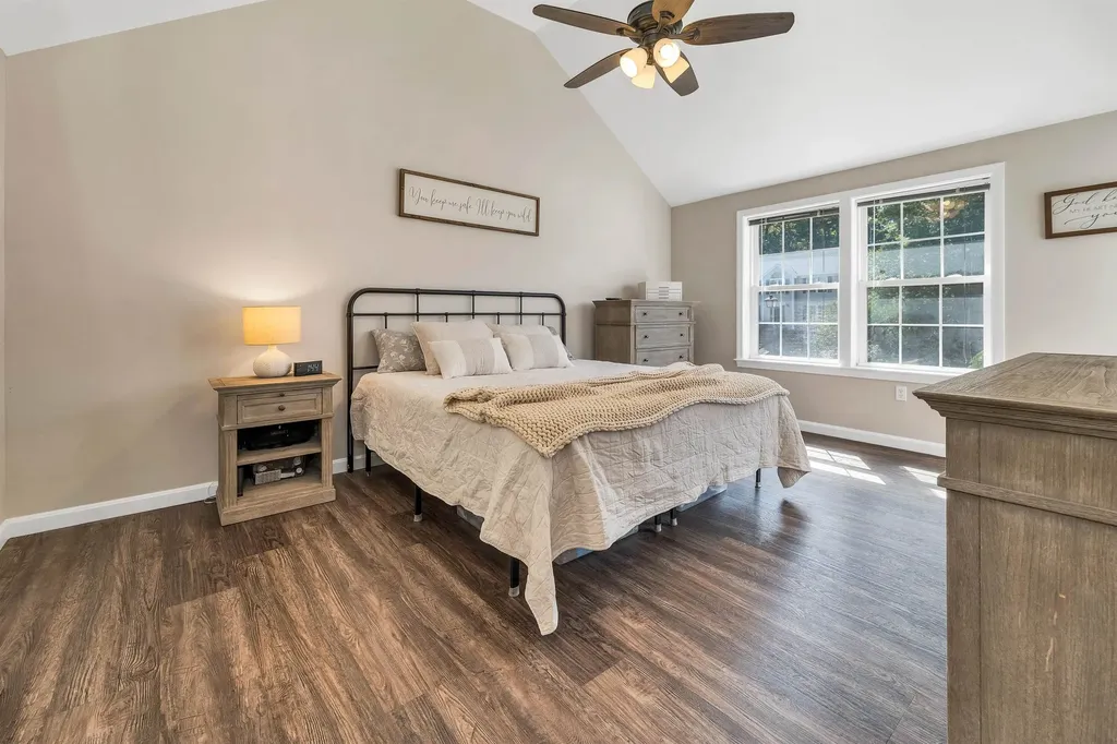 9 Cambridge Drive Merrimack NH 03054