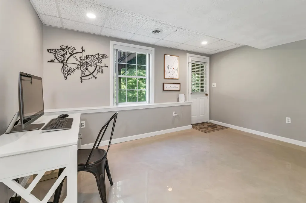 9 Cambridge Drive Merrimack NH 03054