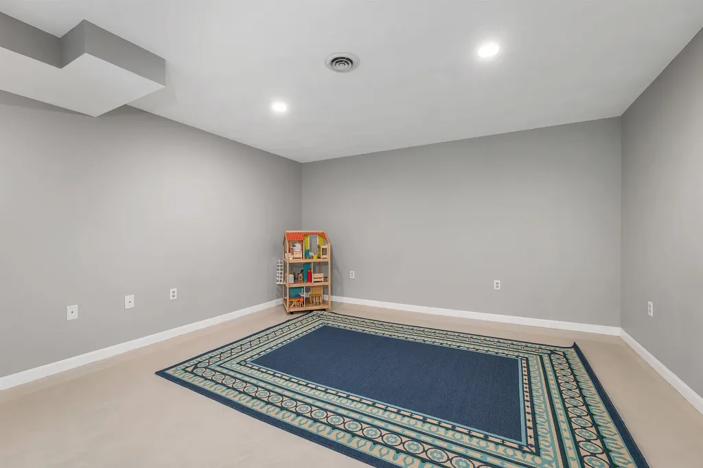 9 Cambridge Drive Merrimack NH 03054