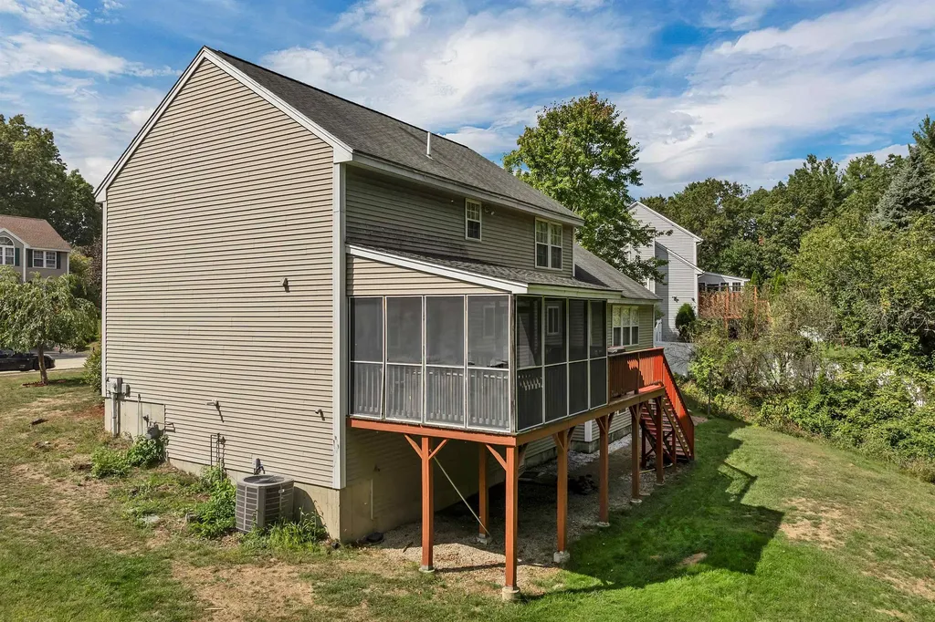 9 Cambridge Drive Merrimack NH 03054