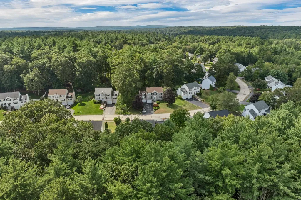 9 Cambridge Drive Merrimack NH 03054