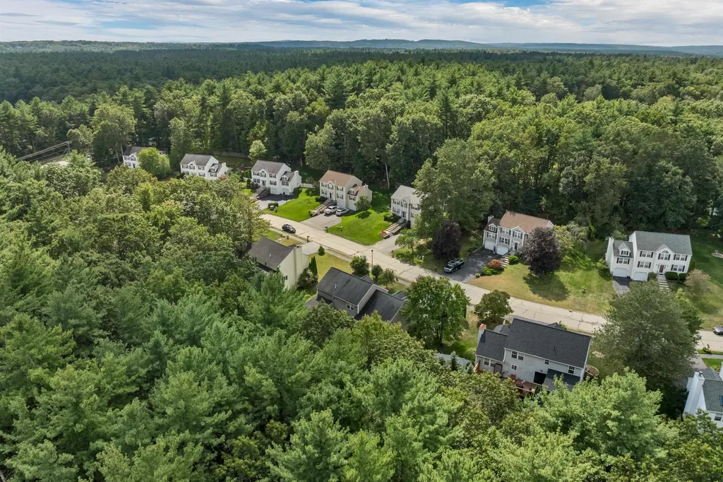 9 Cambridge Drive Merrimack NH 03054