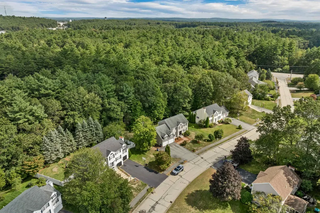 9 Cambridge Drive Merrimack NH 03054