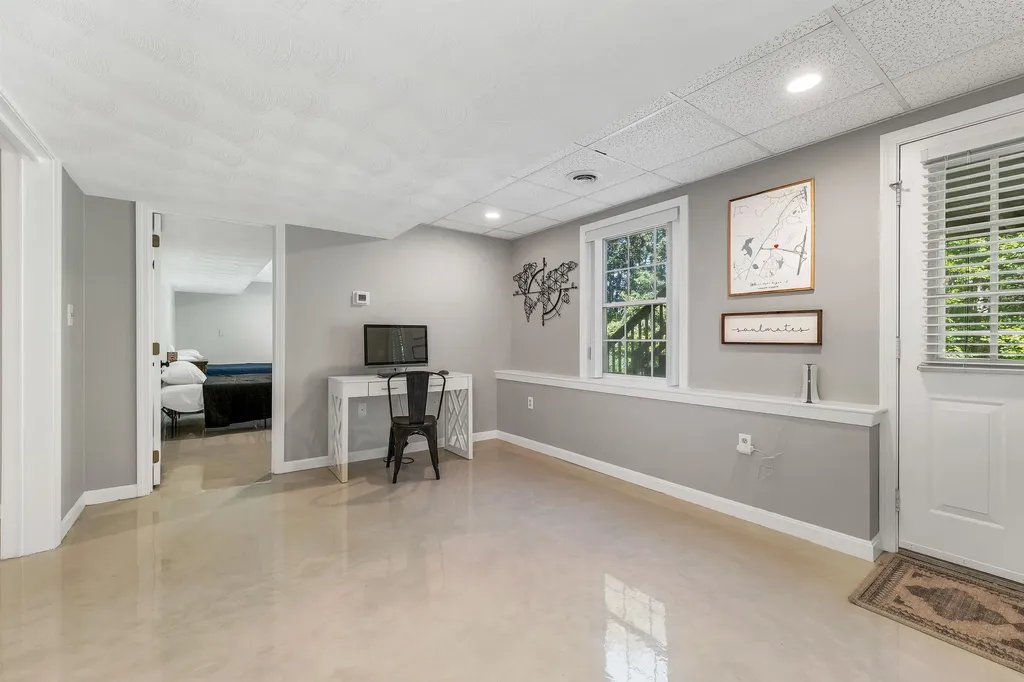 9 Cambridge Drive Merrimack NH 03054