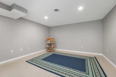 9 Cambridge Drive Merrimack NH 03054