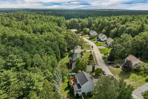 9 Cambridge Drive Merrimack NH 03054