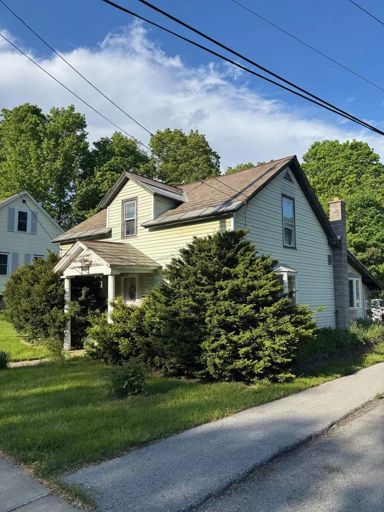 129 Grove Street Poultney VT 05764