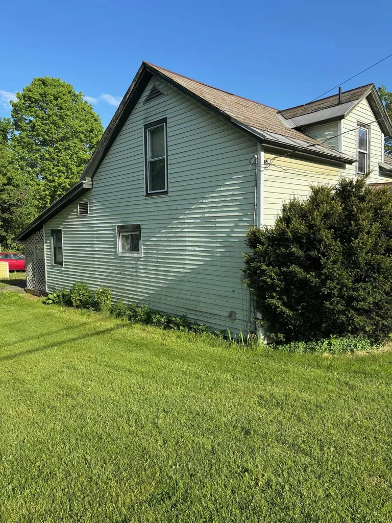 129 Grove Street Poultney VT 05764