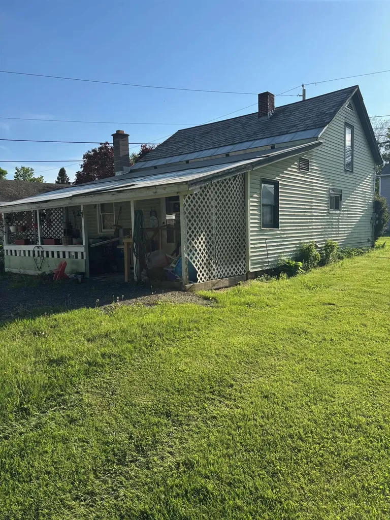 129 Grove Street Poultney VT 05764