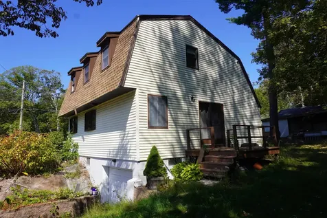 7 Little Island Park Pelham NH 03076