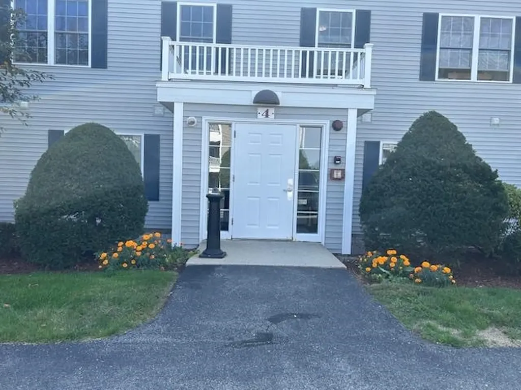 4 Crestview Circle Londonderry NH 03053