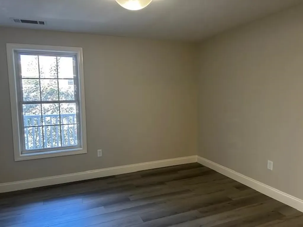 4 Crestview Circle Londonderry NH 03053