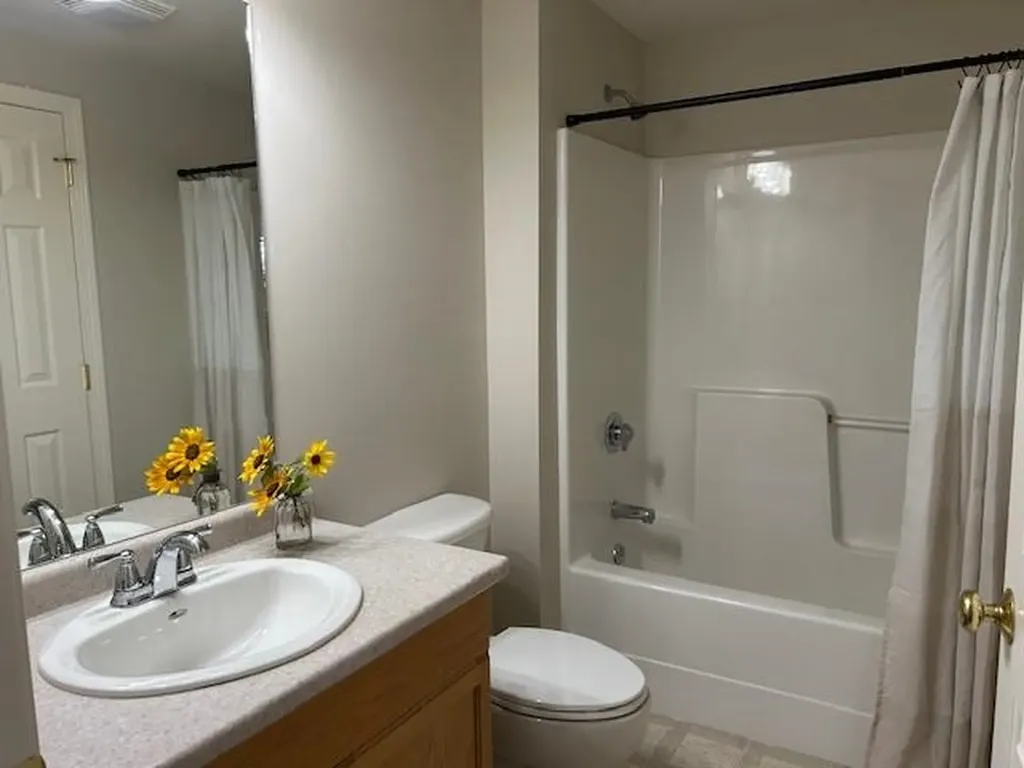4 Crestview Circle Londonderry NH 03053
