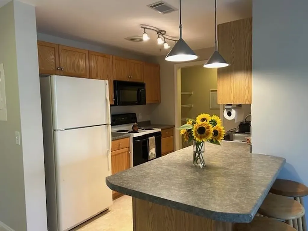 4 Crestview Circle Londonderry NH 03053