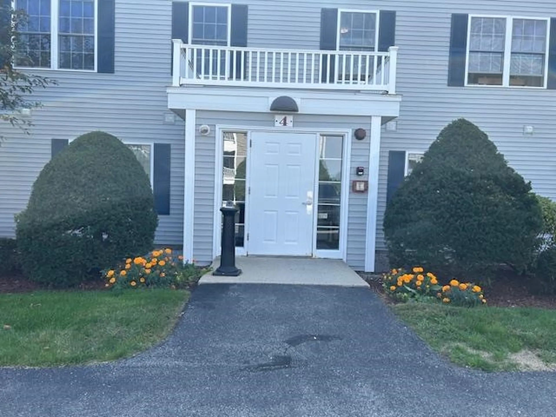 4 Crestview Circle Londonderry NH 03053