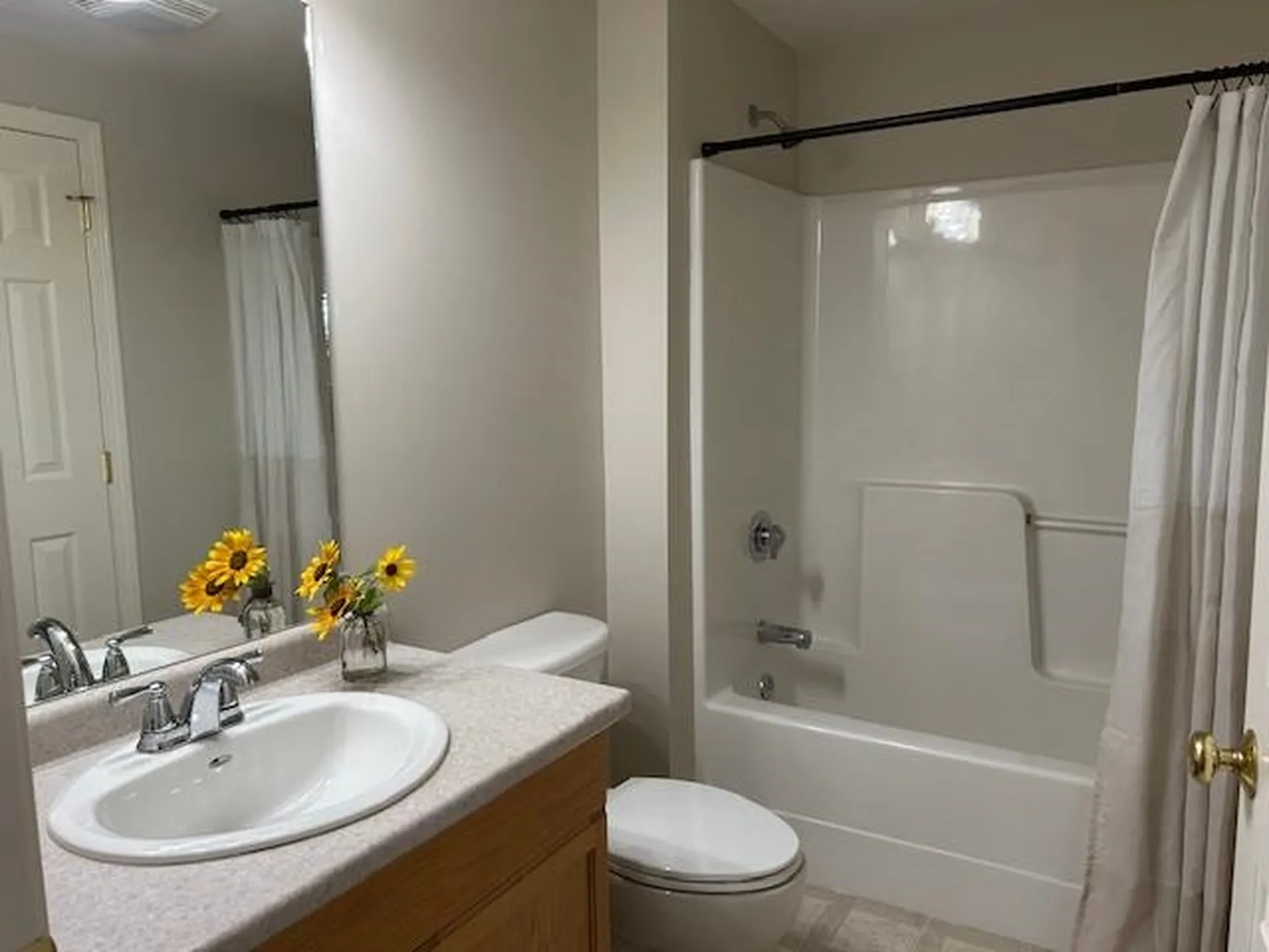 4 Crestview Circle Londonderry NH 03053