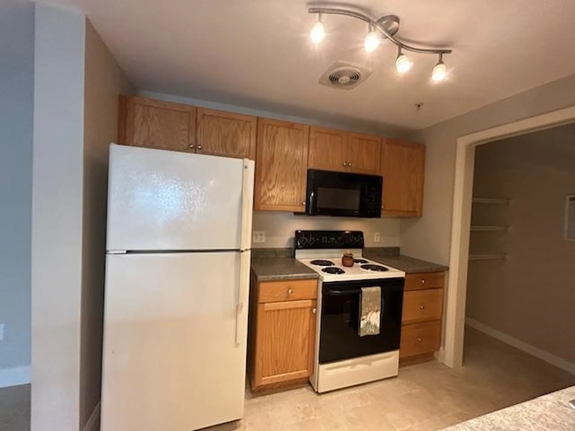 4 Crestview Circle Londonderry NH 03053