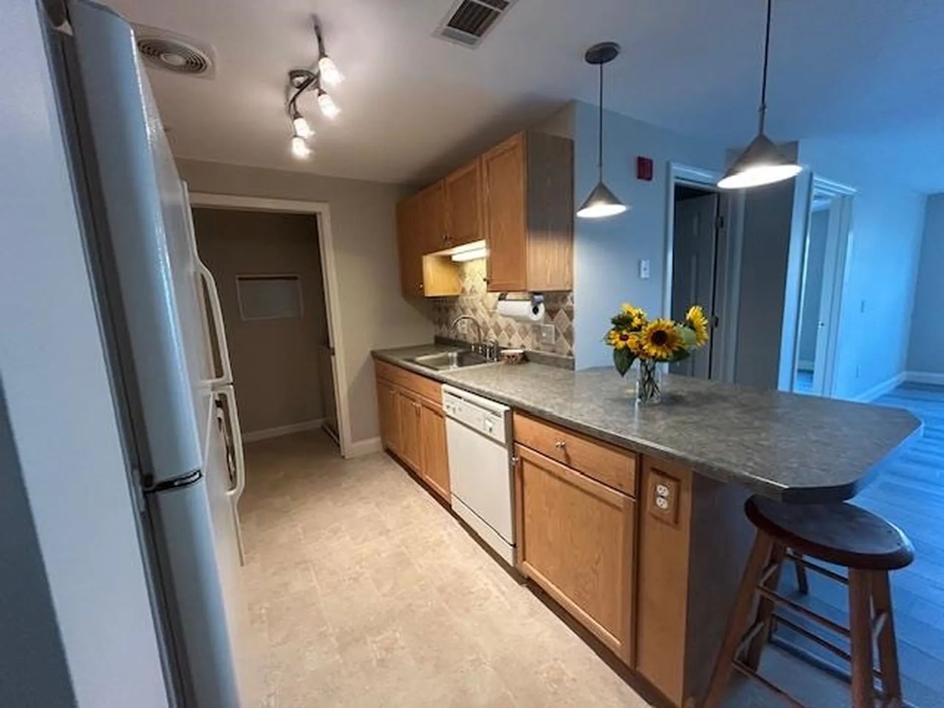 4 Crestview Circle Londonderry NH 03053