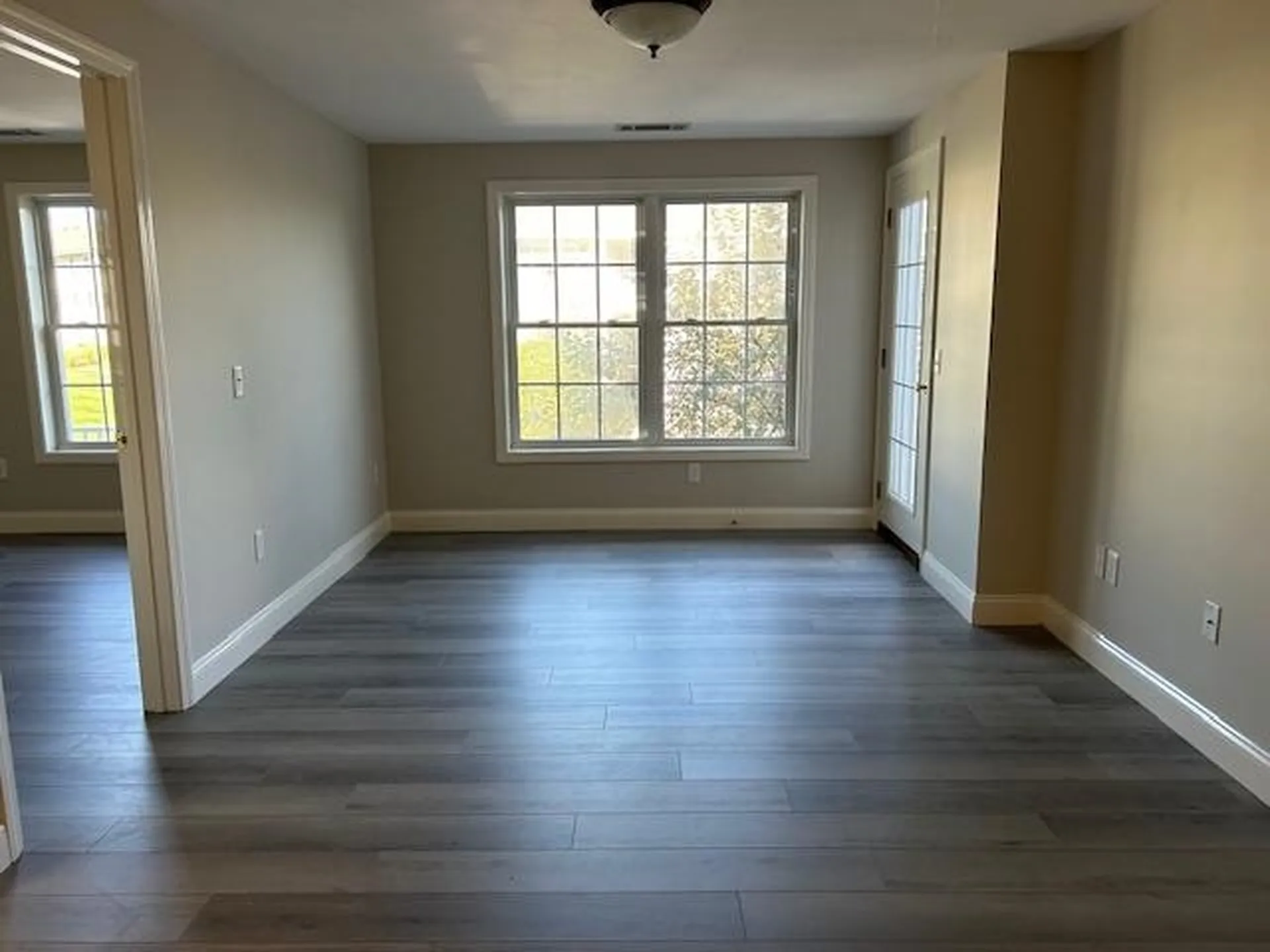 4 Crestview Circle Londonderry NH 03053