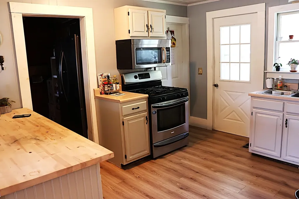 59 S Winchester Street Swanzey NH 03446