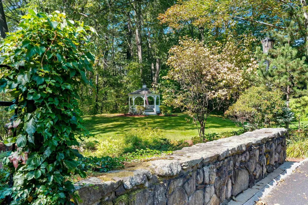 300 River Road Manchester NH 03104