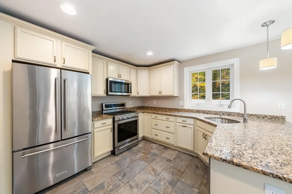 51 Legacy Drive Nashua NH 03062