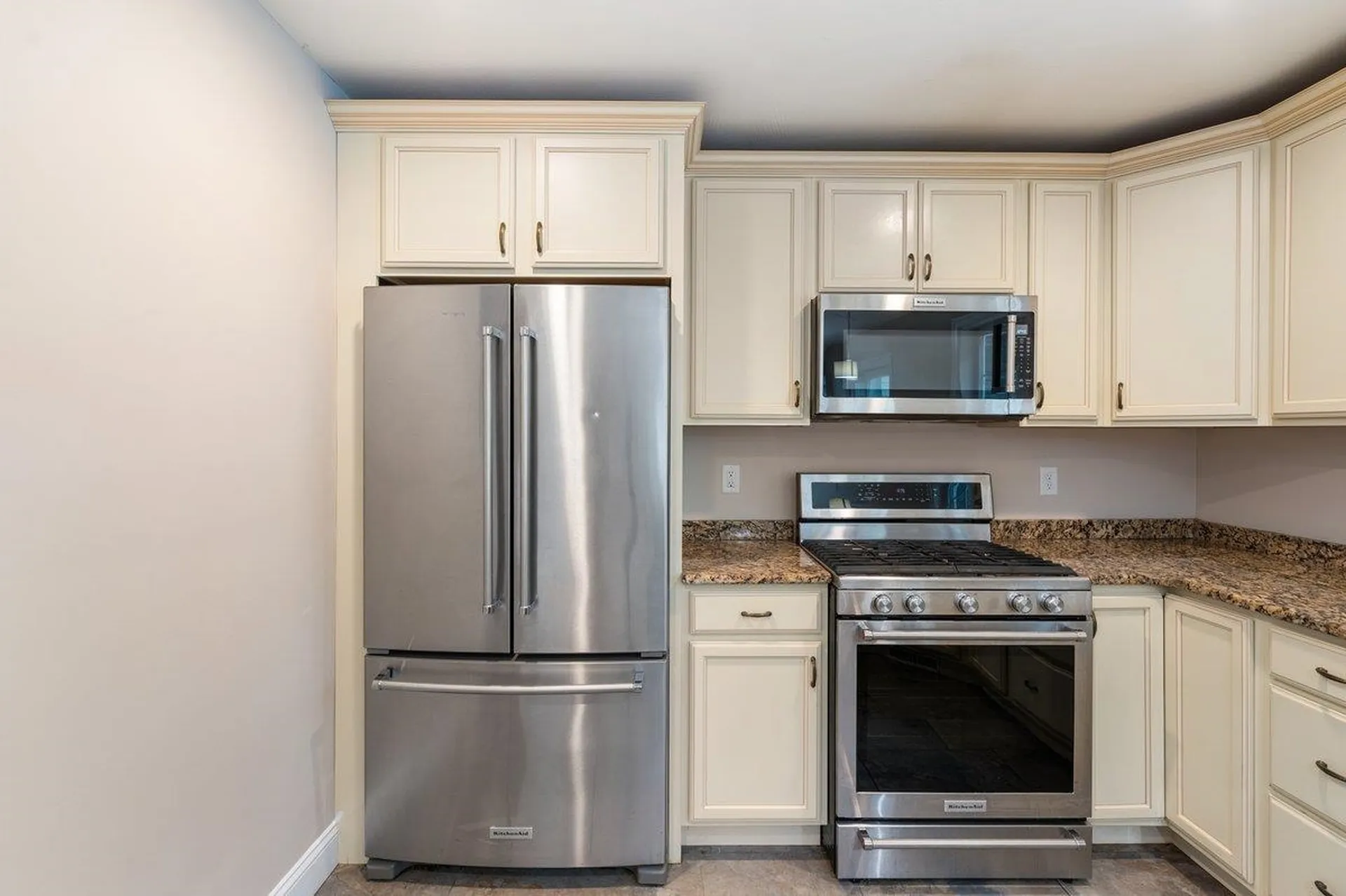 51 Legacy Drive Nashua NH 03062