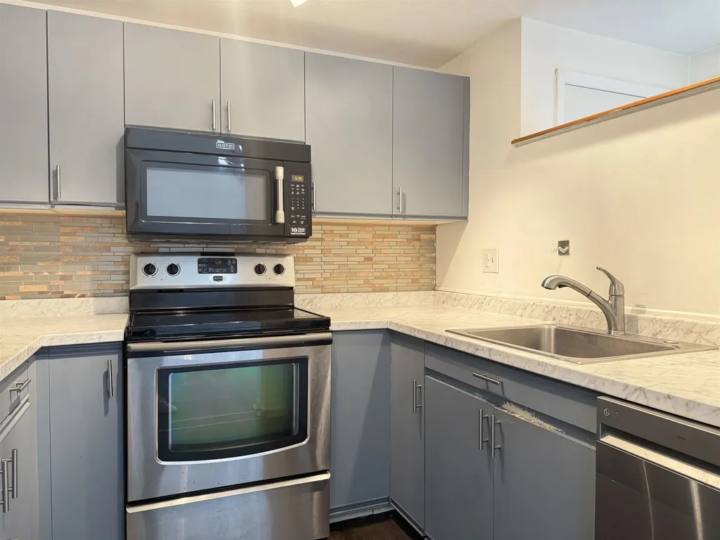 4 Churchill Court Bedford NH 03110