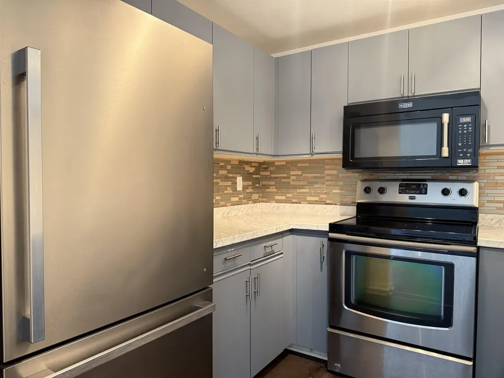 4 Churchill Court Bedford NH 03110